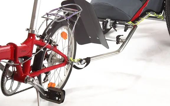 BENECYKL Fahrradanhänger am Fahrrad – Ansicht 1